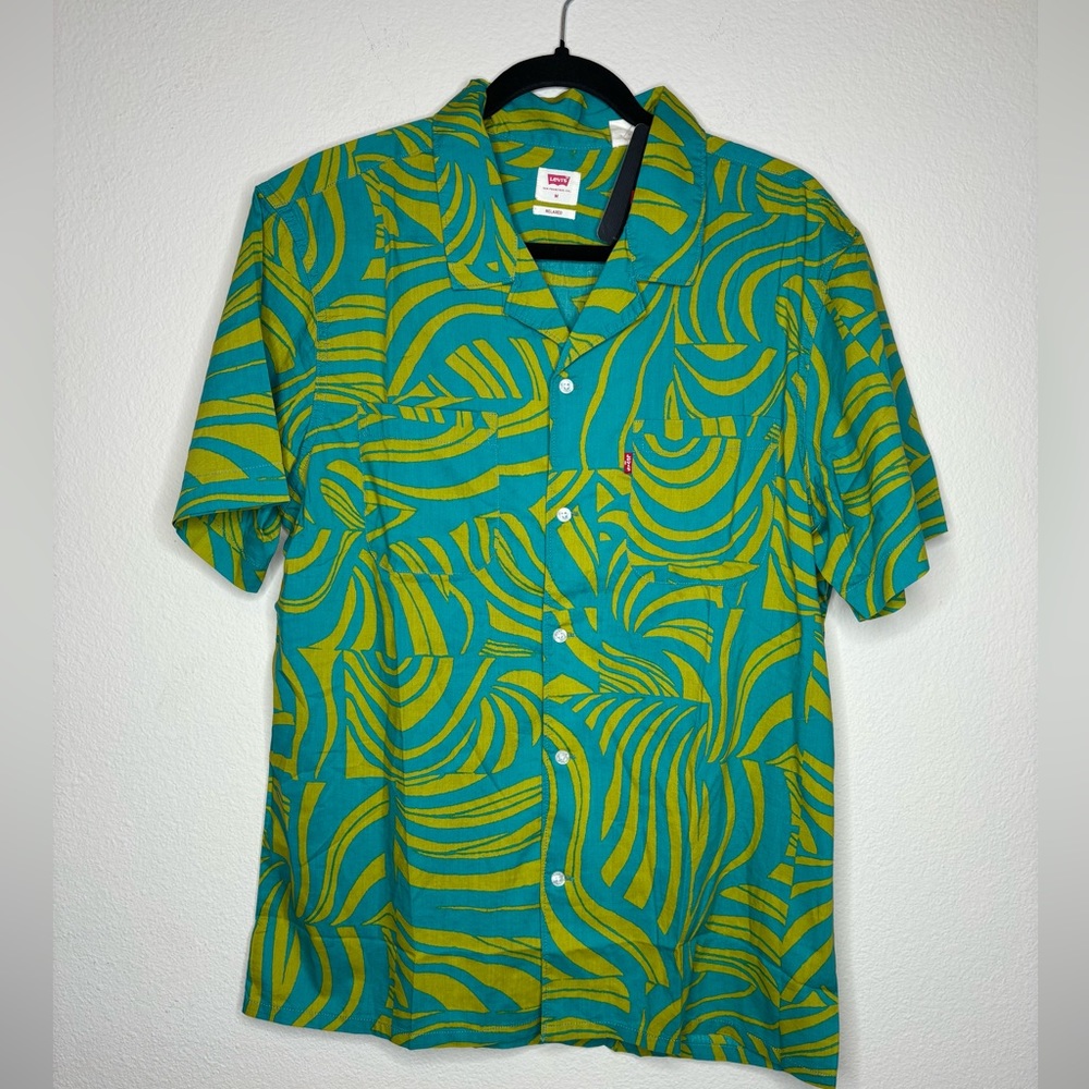 Levi’s men’s button down polo relaxed fit Medium NWT Hawaiian print